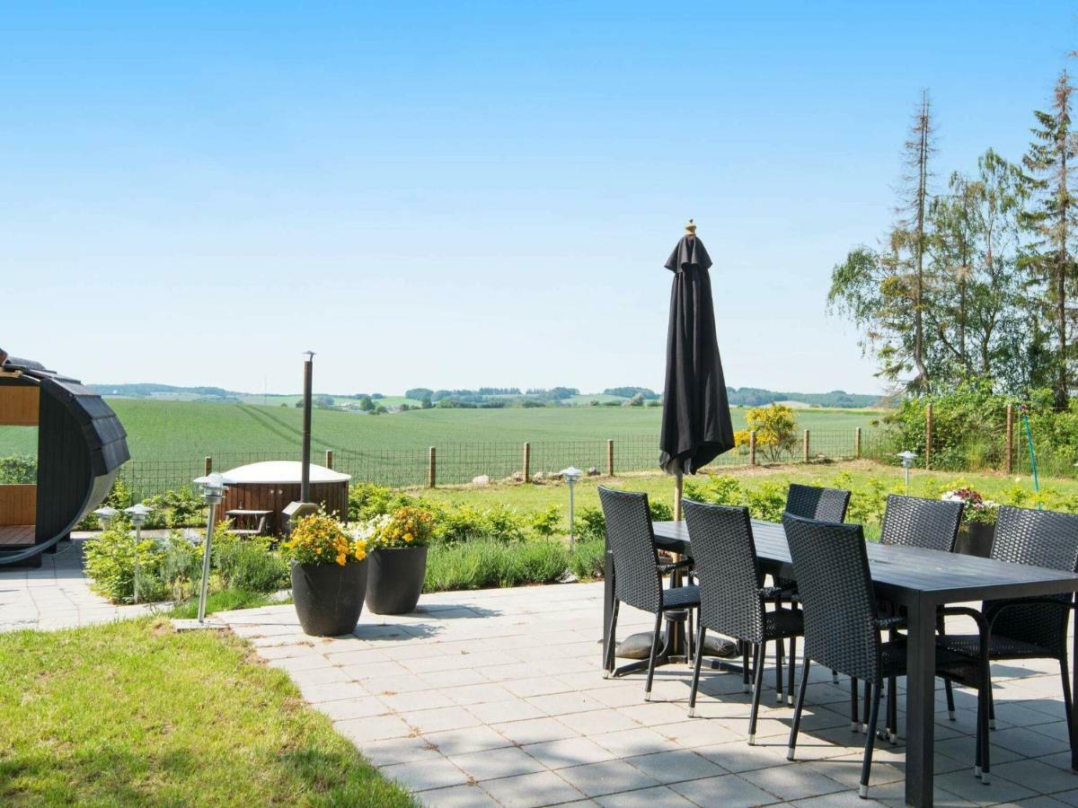 10 Person Holiday Home In Glesborg エクステリア 写真